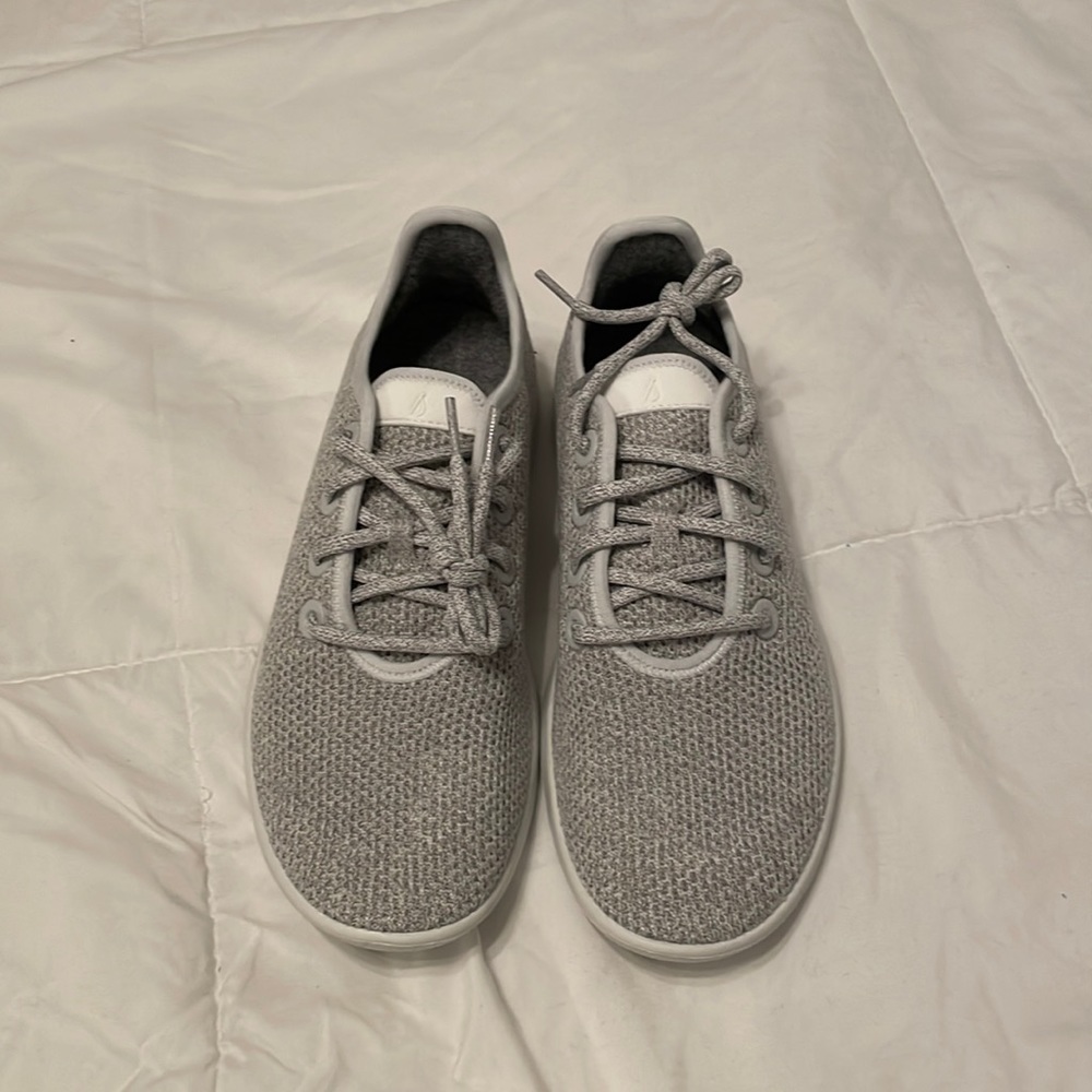 NWT Allbirds Women’s Tree Runners in Luna Sz.8